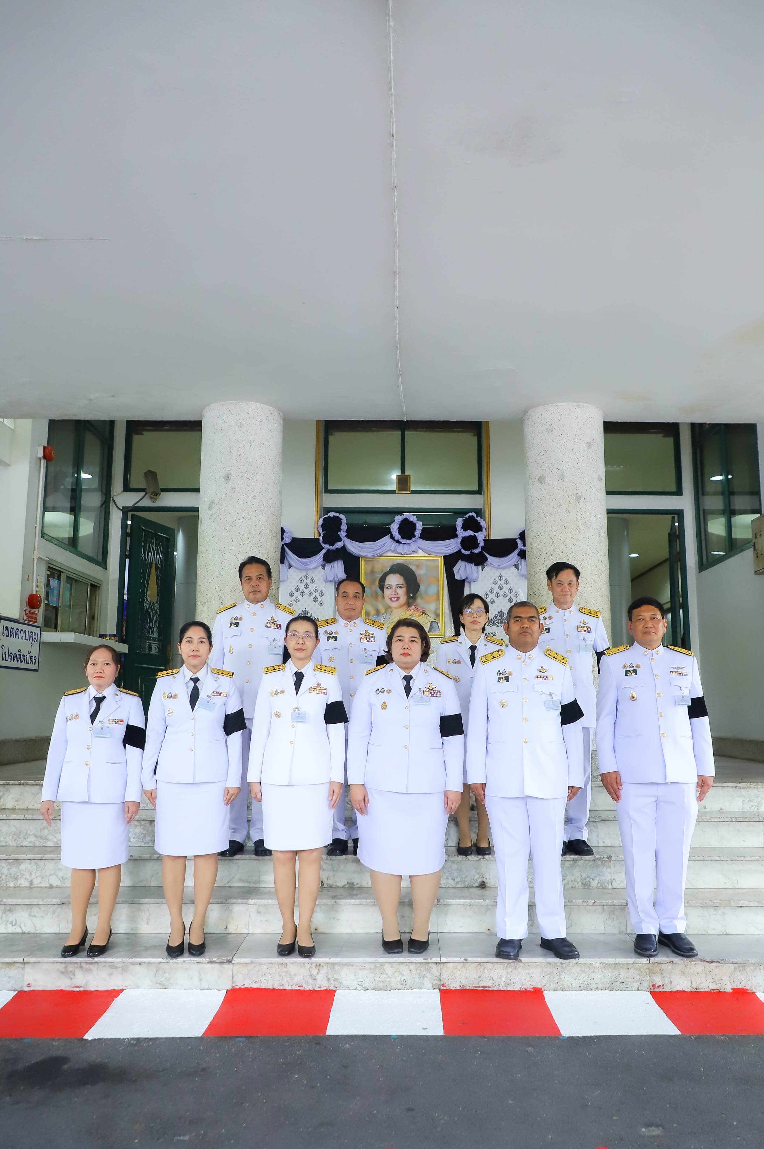 title - ส.ป.ก. ร่วมเข้าเฝ้าฯ รับเสด็จพระพิธีธรรมสวดพระอภิธรรมพระบรมศพ สมเด็จพระนางเจ้าสิริกิติ์ พระบรมราชินีนาถ พระบรมราชชนนีพันปีหลวง